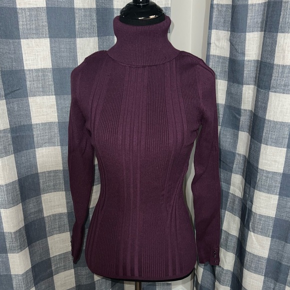 Ribbed Turtleneck in Empire Plum - Picture 4 of 6